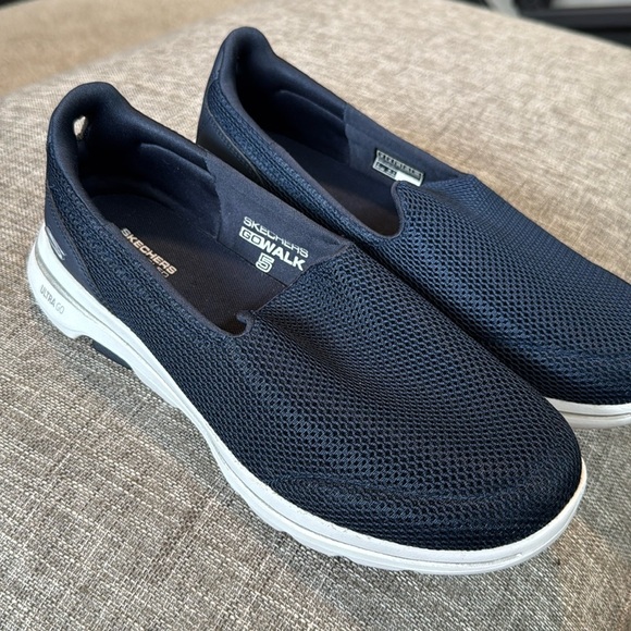 Skechers Navy Go Walk Slip-on Day Sneaker Women's Size 9 - Picture 1 of 7